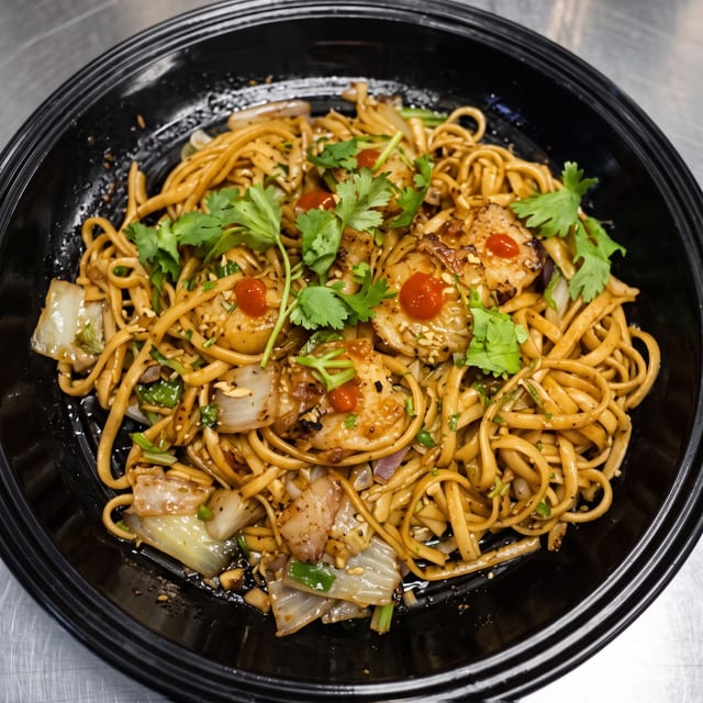 65.Garlic Noodle With Seafood.